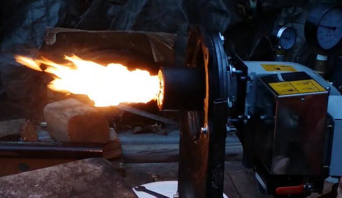 120000 Btu / H Dizel Yağı Yakıcı 430 X 450 X 290 Milimetre Isı Direnci 0
